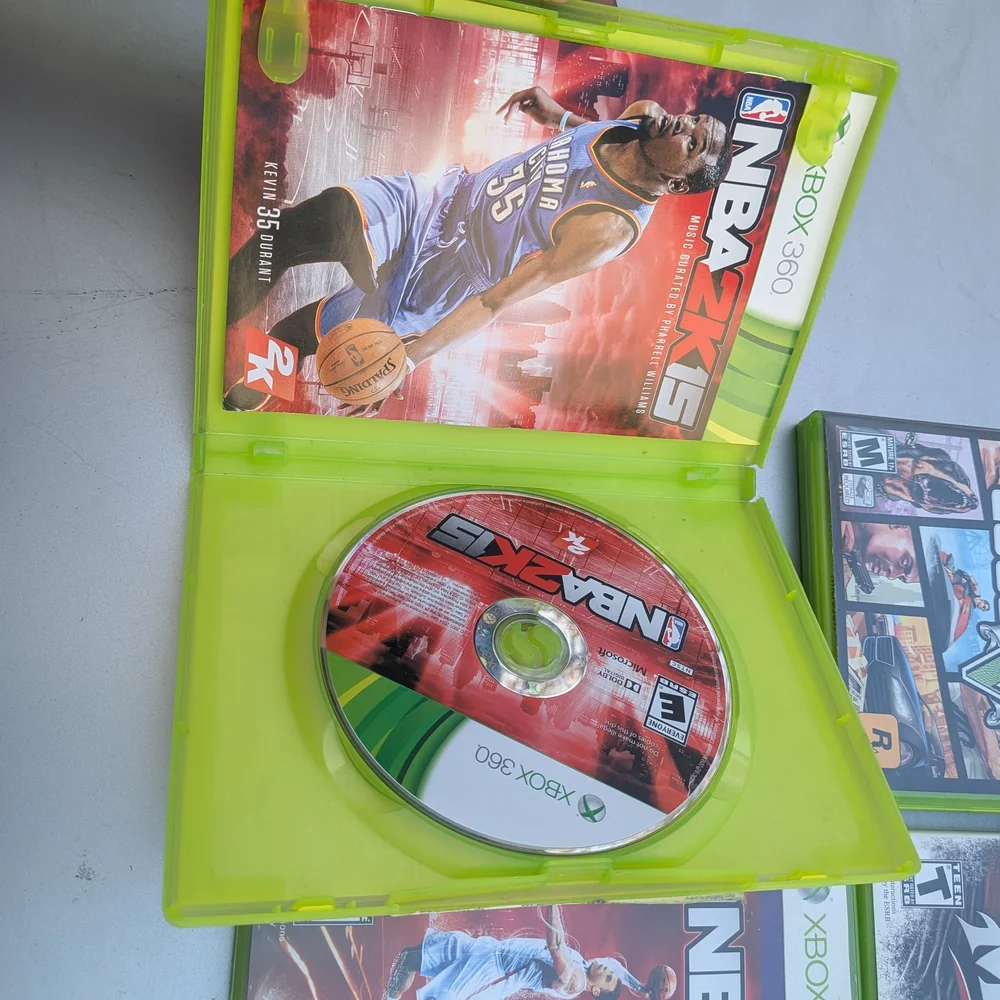 Xbox 360 Video Game Bundle - Green Cases - Picture 2 of 3